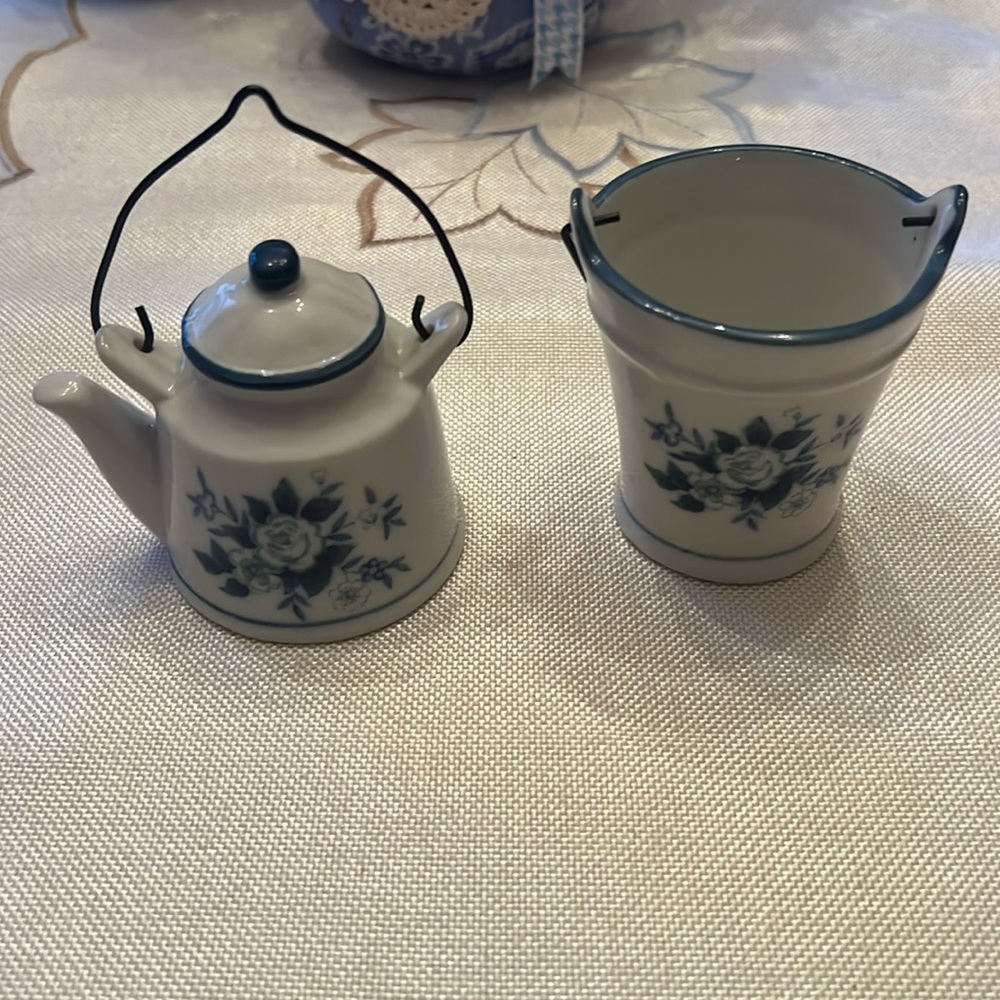 VTG Blue & White Mini Teapot Toothpick Holder & Bucket
